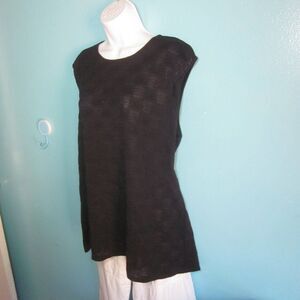Womans Size 2X  Italian Knit  48" Bust Black Textured Sleeveless Sweater Top